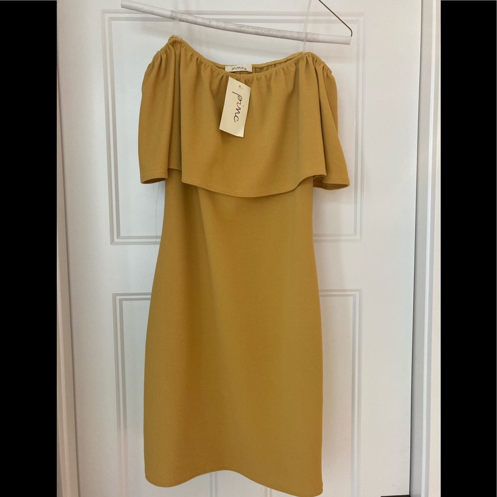 Gold on- or off-shoulder bodycon PINC dress